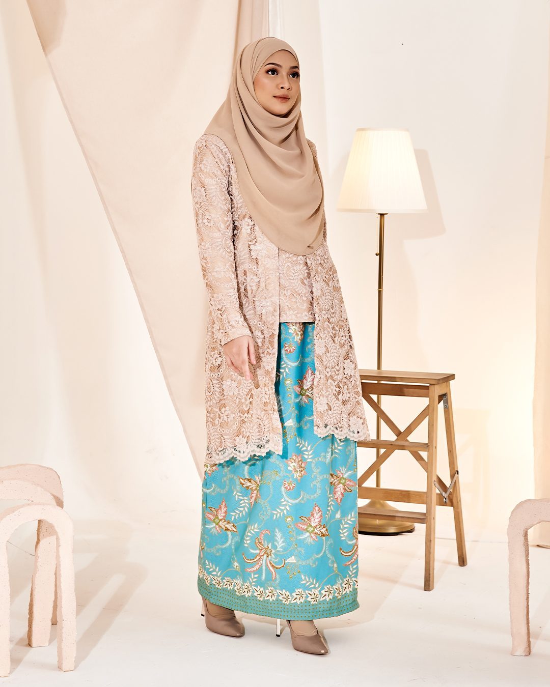 Baju Kebaya Batik Lace Estela - Beige Cream