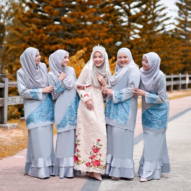 Baju Kurung Lace Allaire - Silver Lining