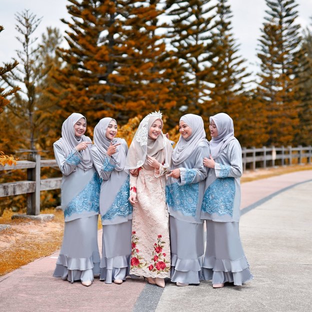 Baju Kurung Lace Allaire - Scarlet Red