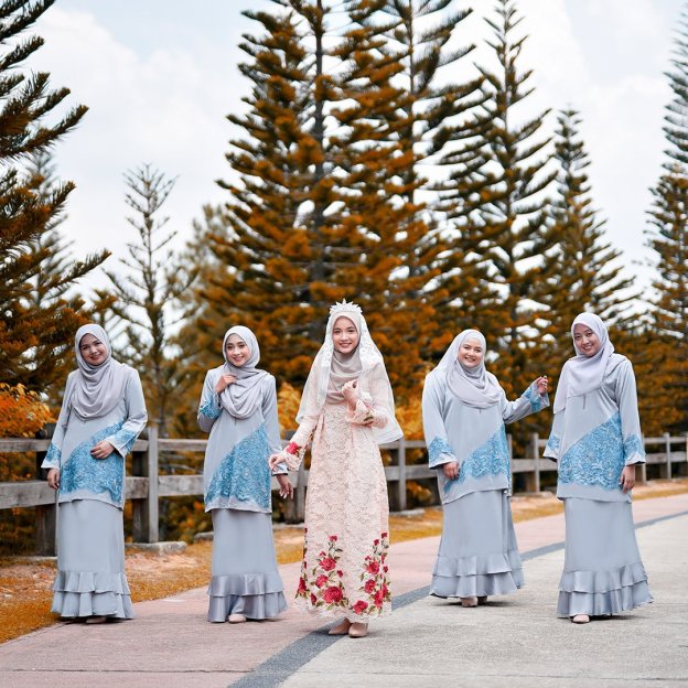 Baju Kurung Lace Allaire - Scarlet Red