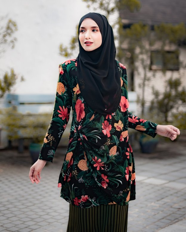 Baju Kurung Aurorai - Black Forest