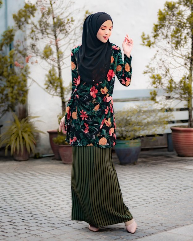 Baju Kurung Aurorai - Black Forest