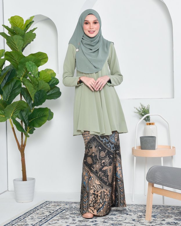 Baju Kurung Barbie Batik Aimi - Zenith Green
