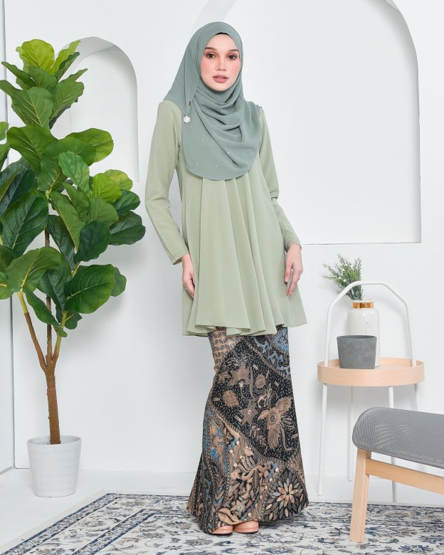 Baju Kurung Barbie Batik Aimi - Zenith Green
