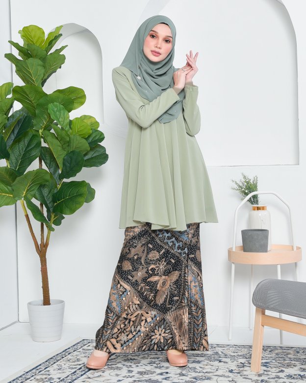 Baju Kurung Barbie Batik Aimi - Zenith Green