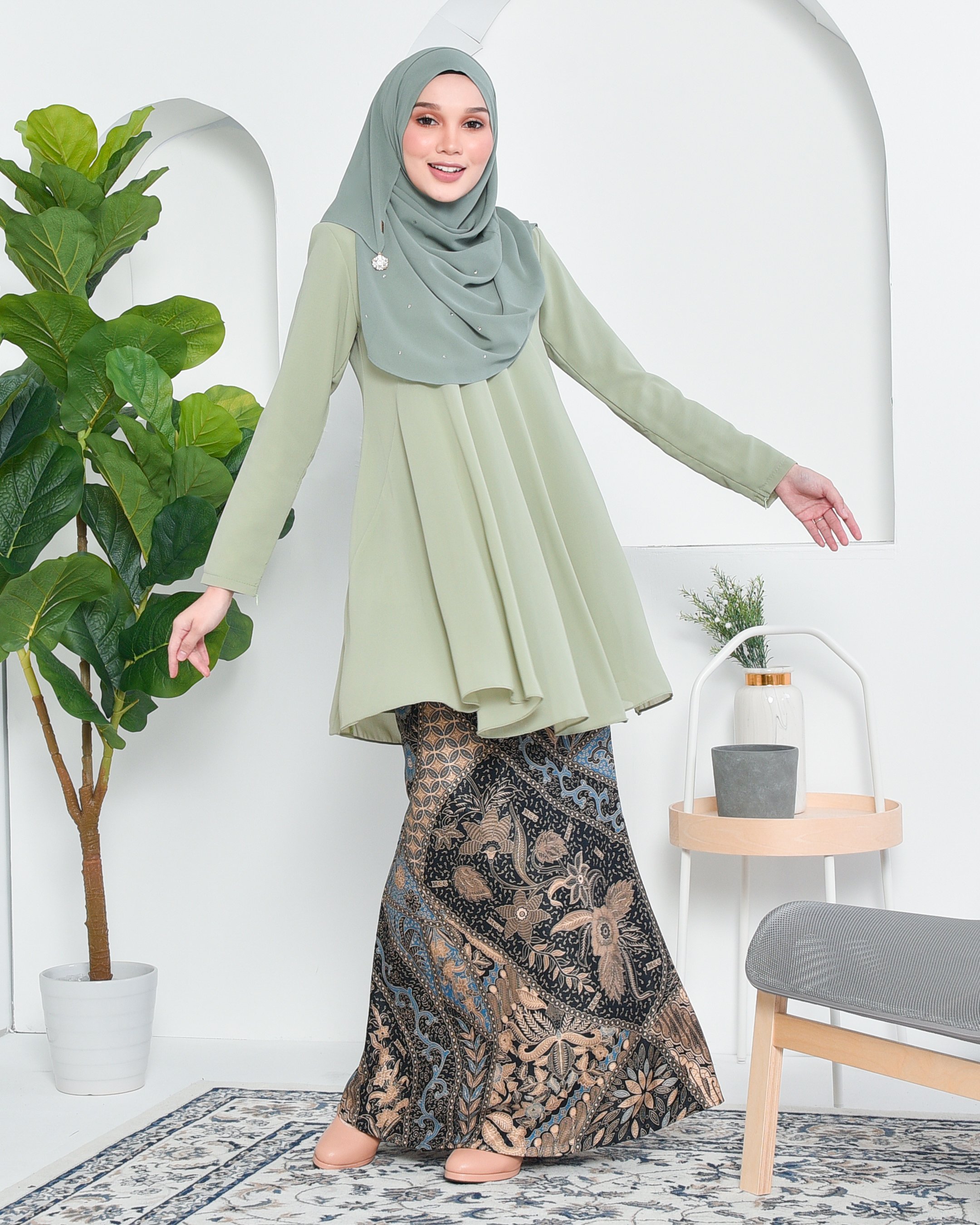 Baju Kurung Barbie Batik Aimi - Zenith Green