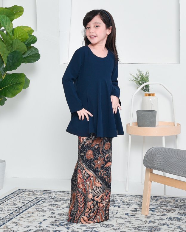 Baju Kurung Barbie Batik Aimi Kids - Angle Blue