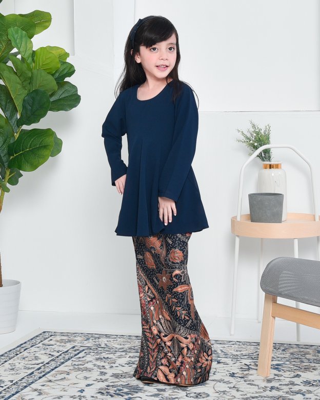 Baju Kurung Barbie Batik Aimi Kids - Angle Blue