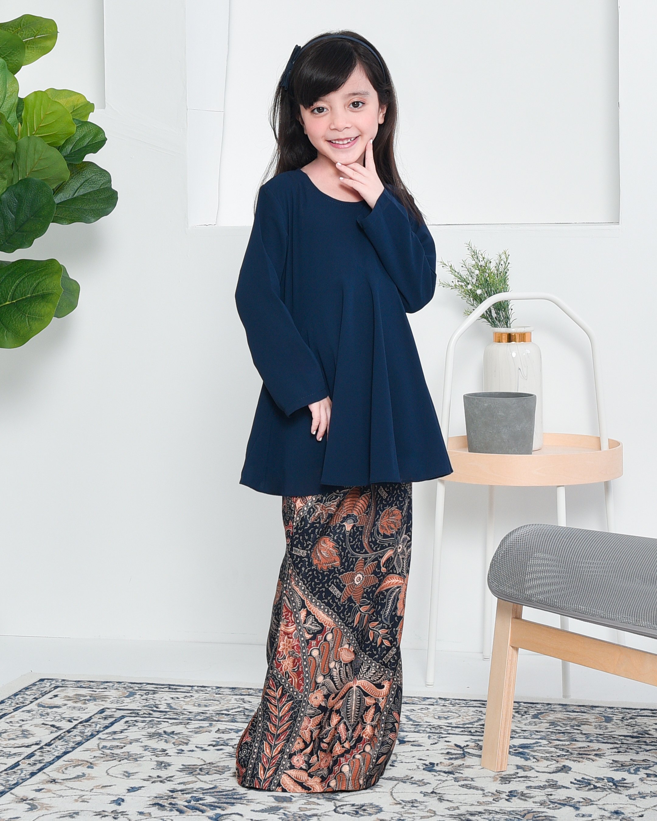 Baju Kurung Barbie Batik Aimi Kids - Angle Blue