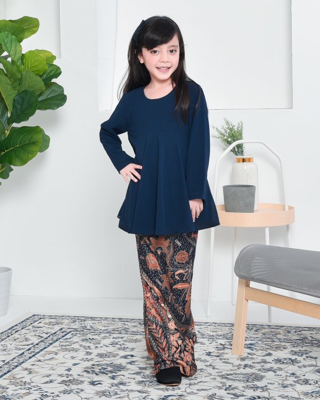 Baju Kurung Barbie Batik Aimi Kids - Angle Blue