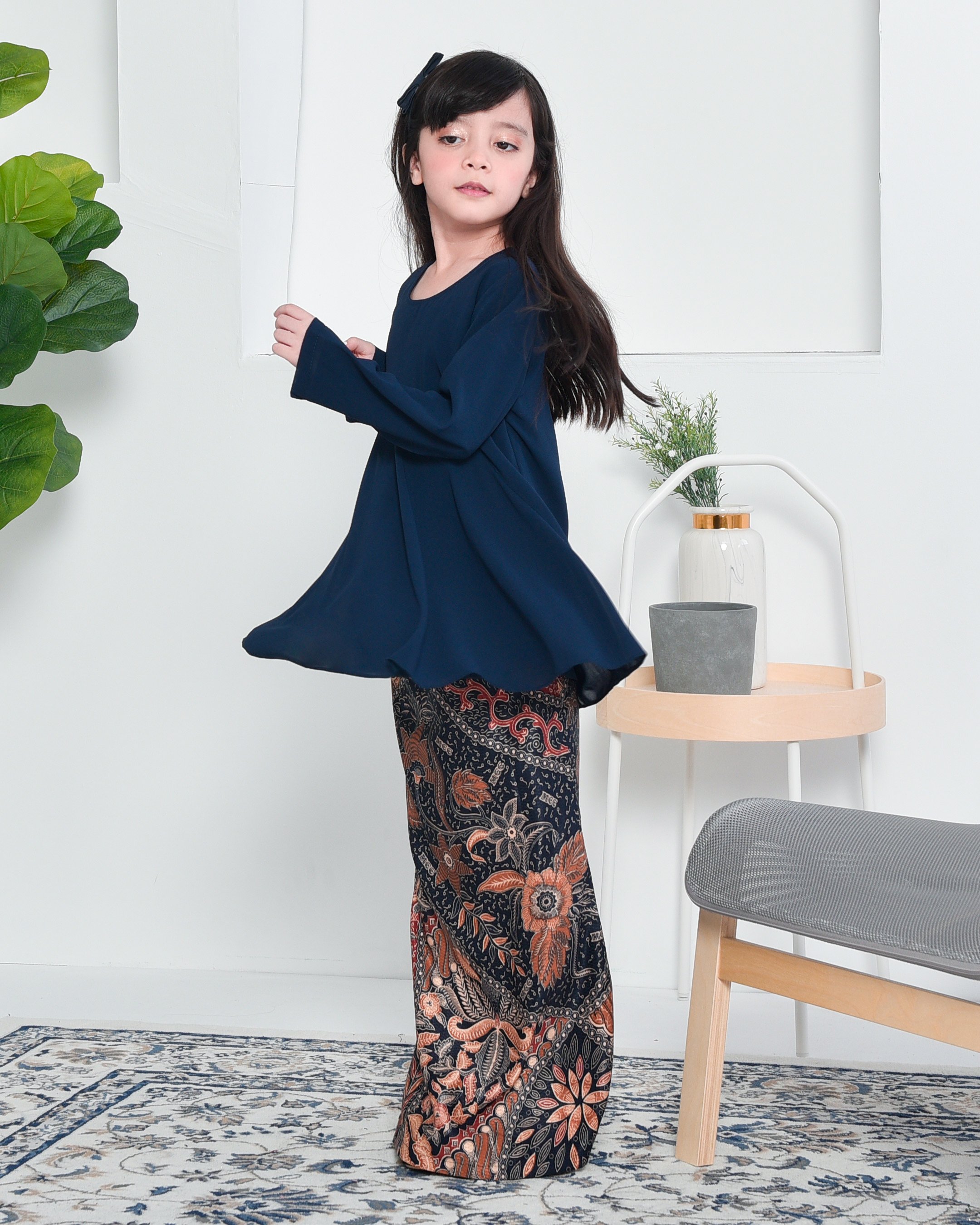 Baju Kurung Barbie Batik Aimi Kids - Angle Blue