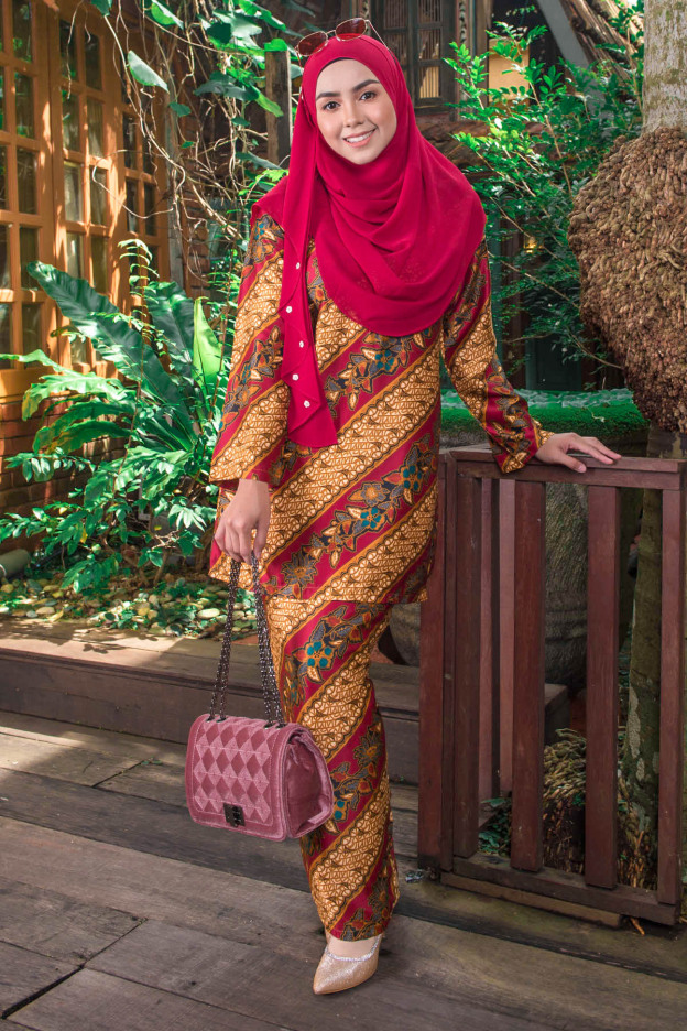 Baju Kurung Batik Aria - Maroon