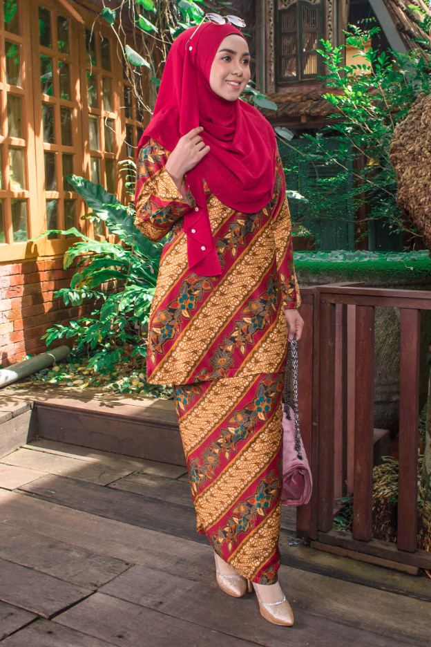 Baju Kurung Batik Aria - Maroon
