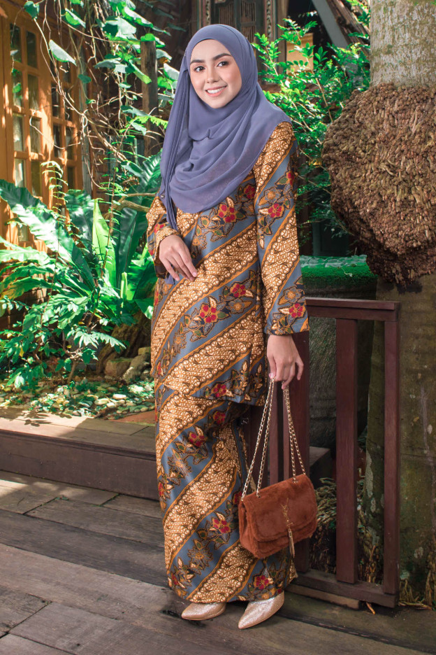 Baju Kurung Batik Aria - Silver