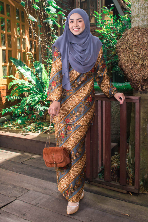 Baju Kurung Batik Aria - Silver