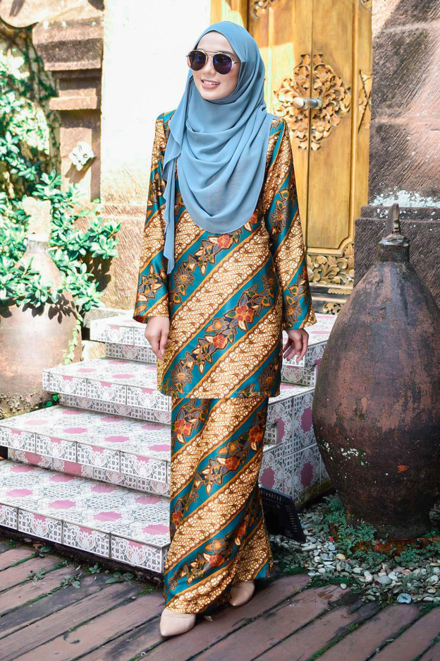 Baju Kurung Batik Aria - Teal