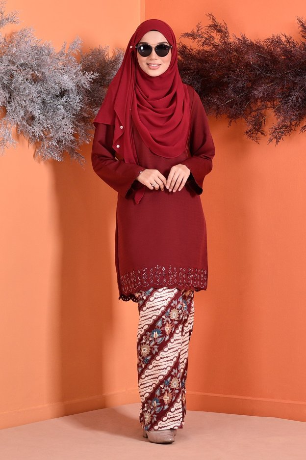 Baju Kurung Batik Nadelle - Red