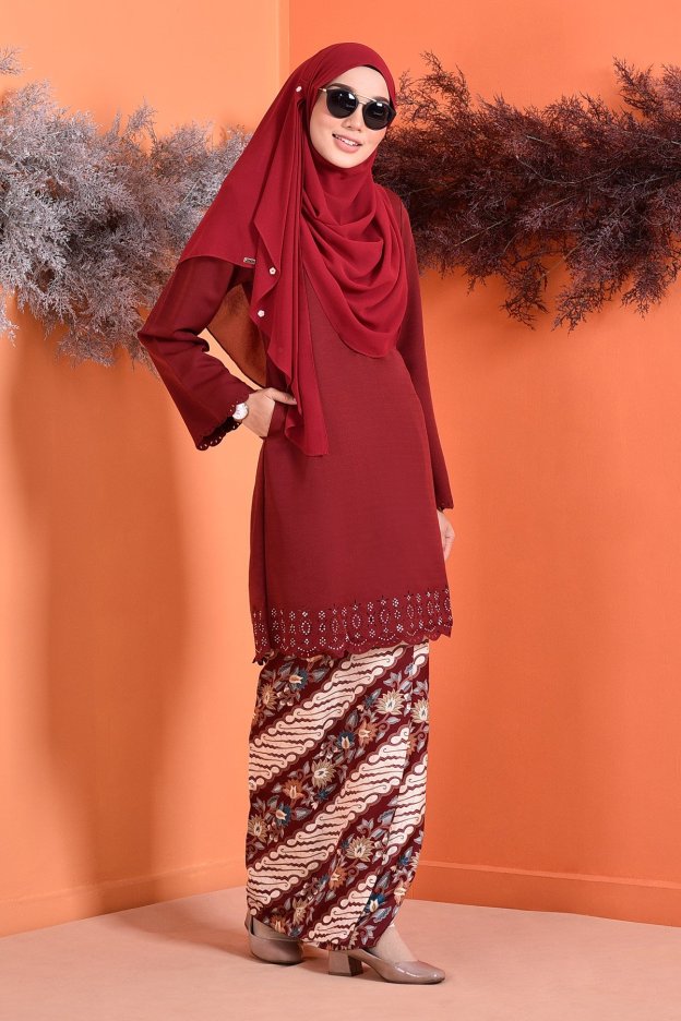 Baju Kurung Batik Nadelle - Red