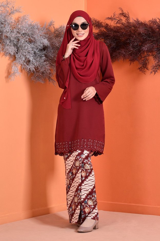 Baju Kurung Batik Nadelle - Red