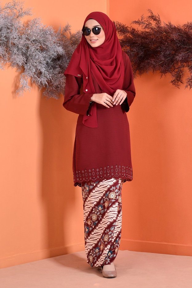 Baju Kurung Batik Nadelle - Red
