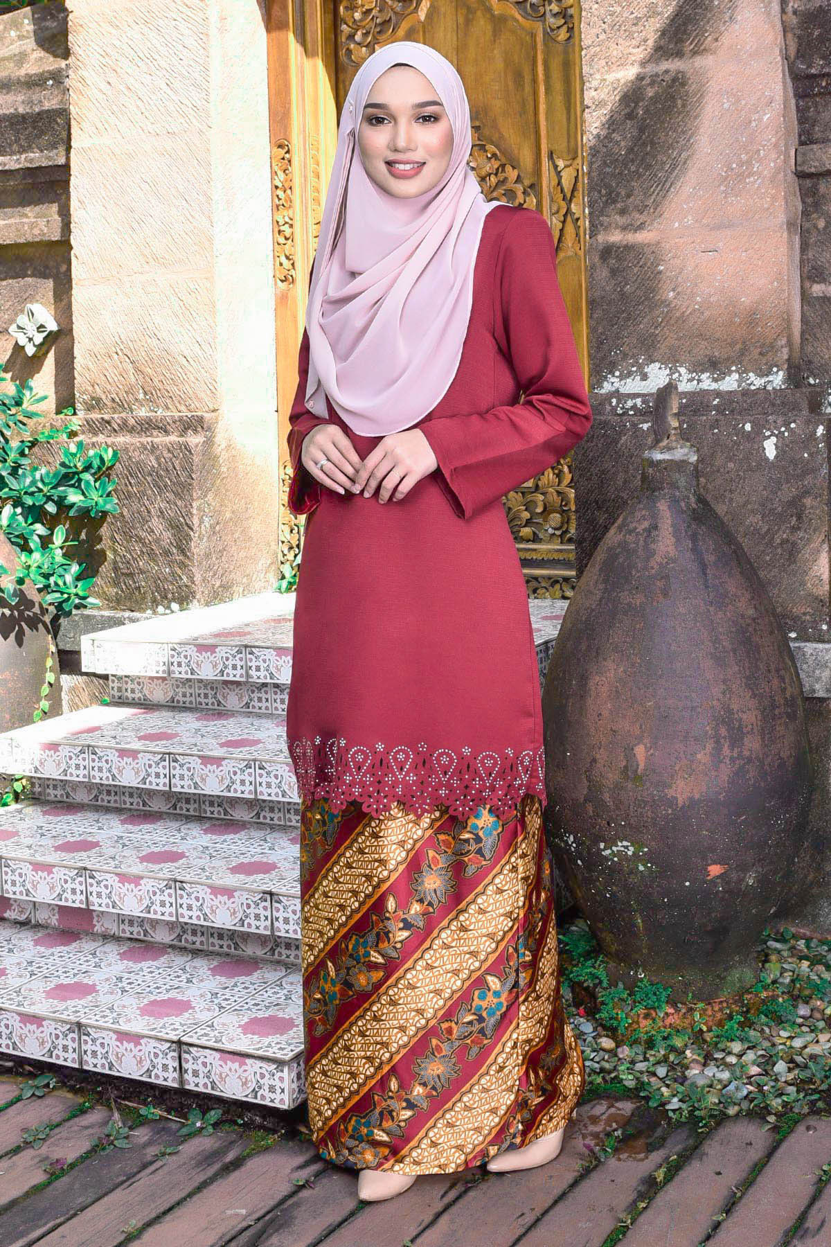 Baju Kurung Batik Lasercut Narnia - Maroon