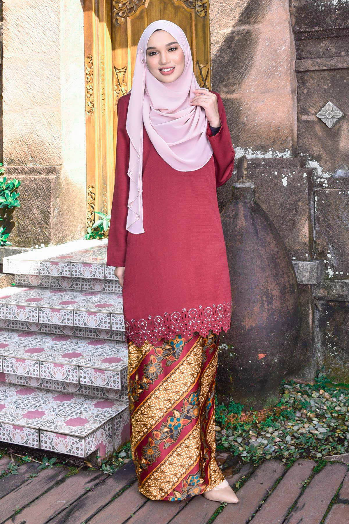 Baju Kurung Batik Lasercut Narnia - Maroon