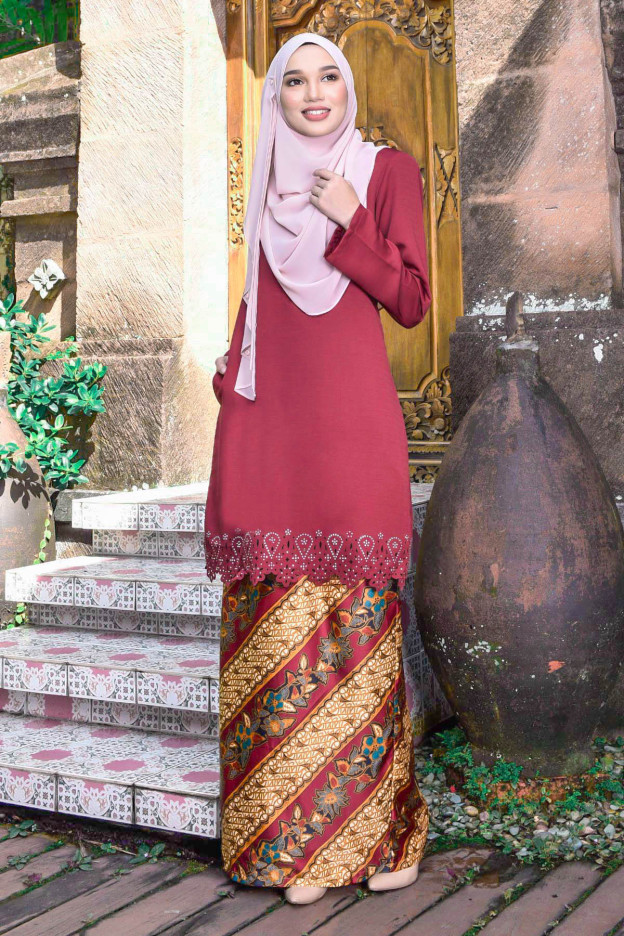 Baju Kurung Batik Lasercut Narnia - Maroon