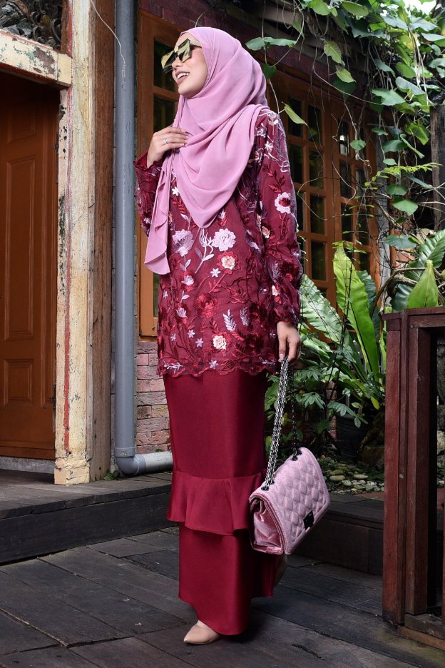 Baju Kurung Lace Celestine - Merlin Maroon