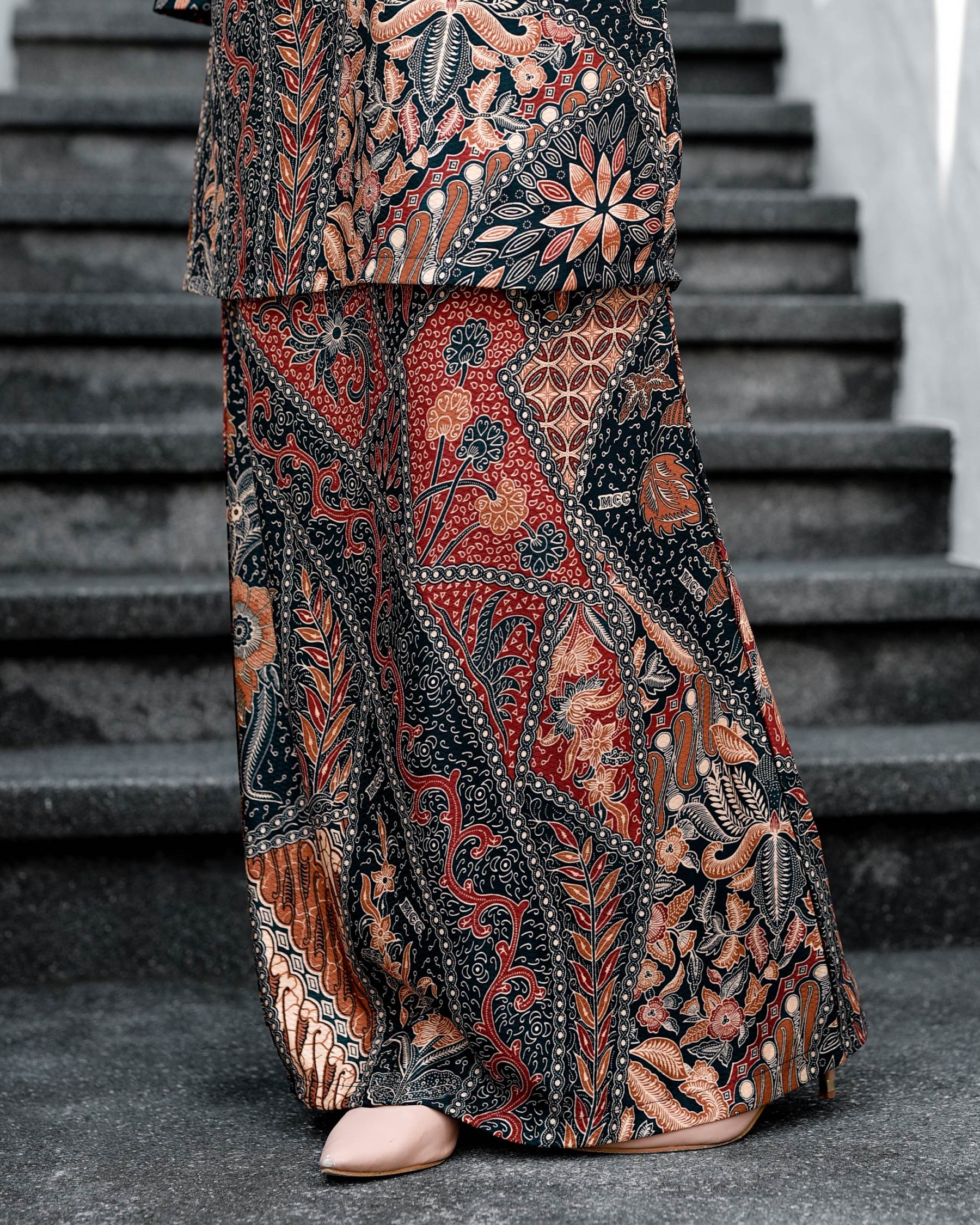 Baju Kurung Kedah Batik Dobby Aimi - Dark Tangerine