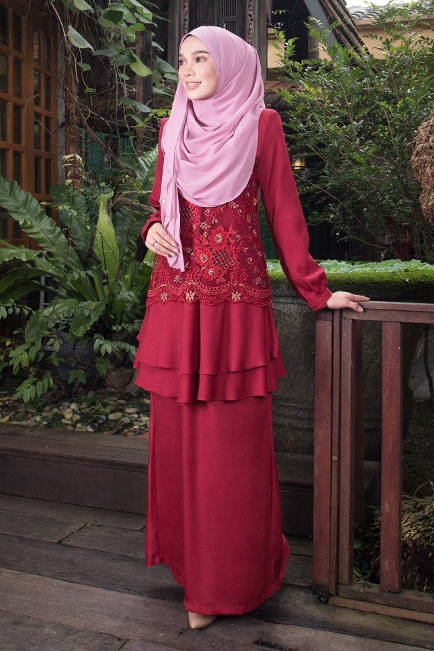 Baju Kurung Lace Alexis - Garnet Red
