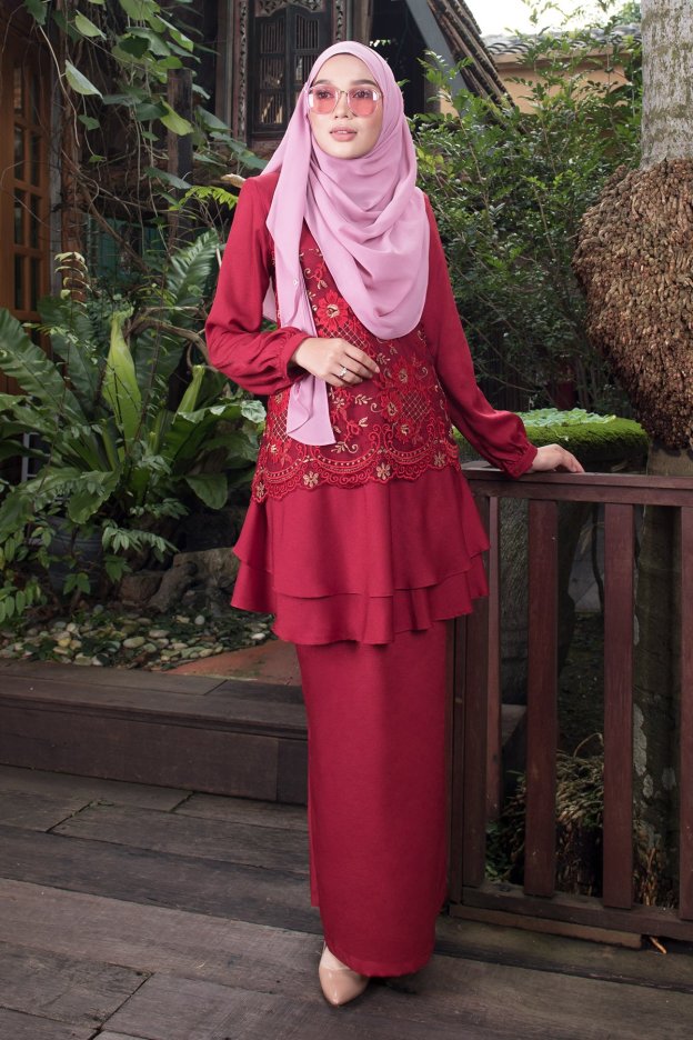 Baju Kurung Lace Alexis - Garnet Red