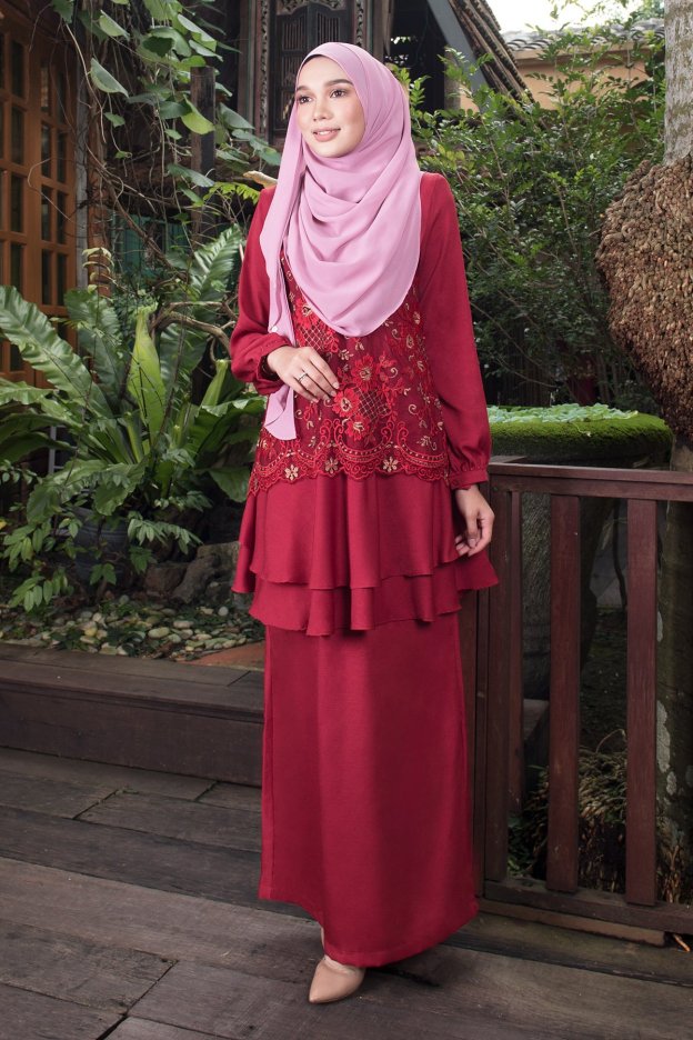 Baju Kurung Lace Alexis - Garnet Red