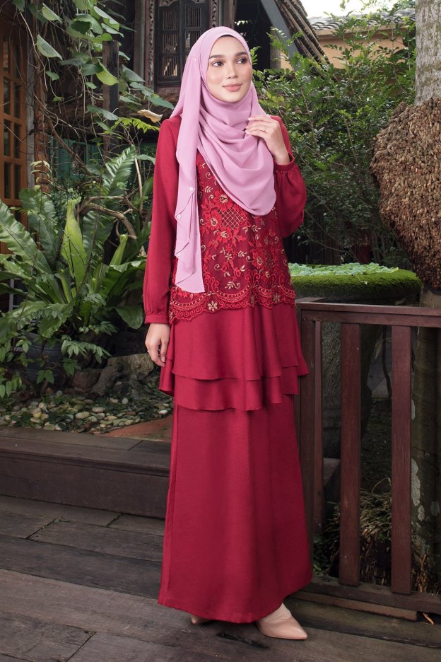 Baju Kurung Lace Alexis - Garnet Red