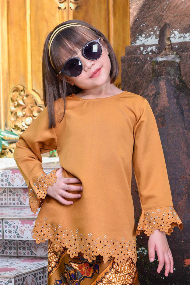 Baju Kurung Batik Lasercut Narnia Kids - Gold
