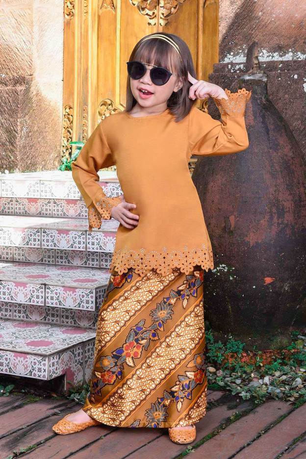 Baju Kurung Batik Lasercut Narnia Kids - Gold