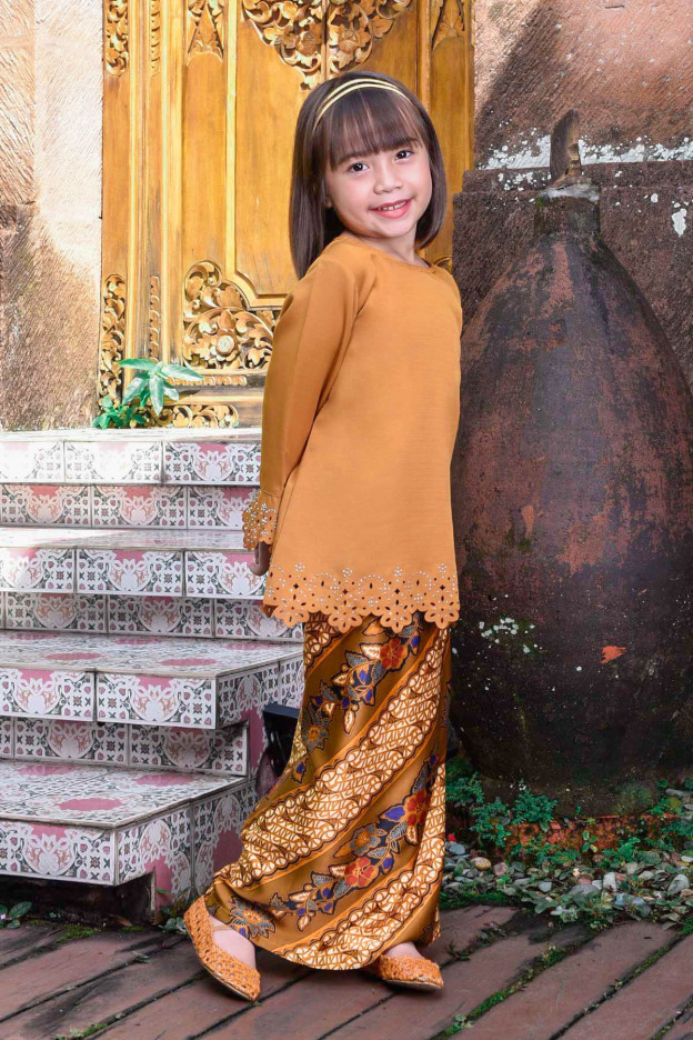 Baju Kurung Batik Lasercut Narnia Kids - Gold