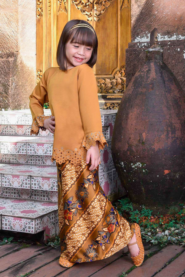 Baju Kurung Batik Lasercut Narnia Kids - Gold