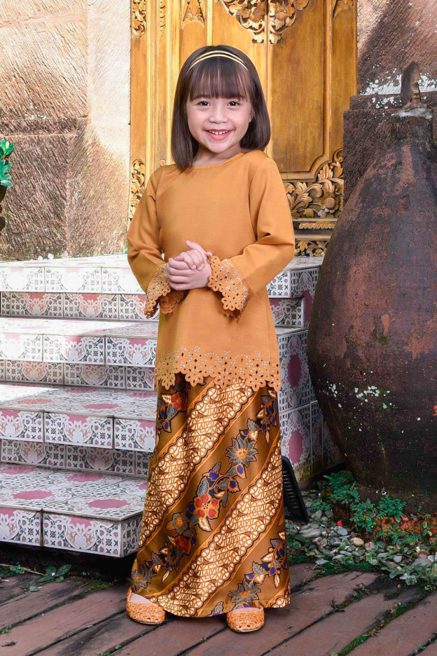 Baju Kurung Batik Lasercut Narnia Kids - Gold