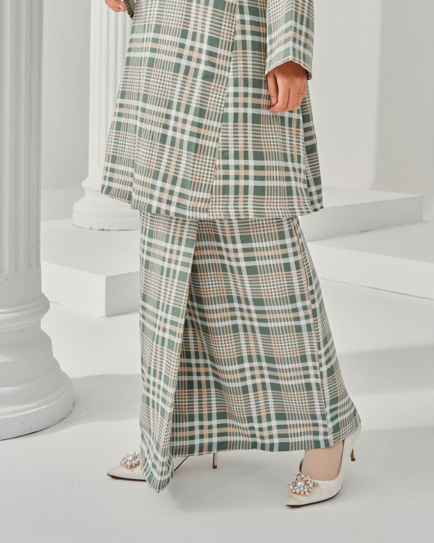 Baju Kurung Pahang Lysandra Laluna X MCC - Hunter Green