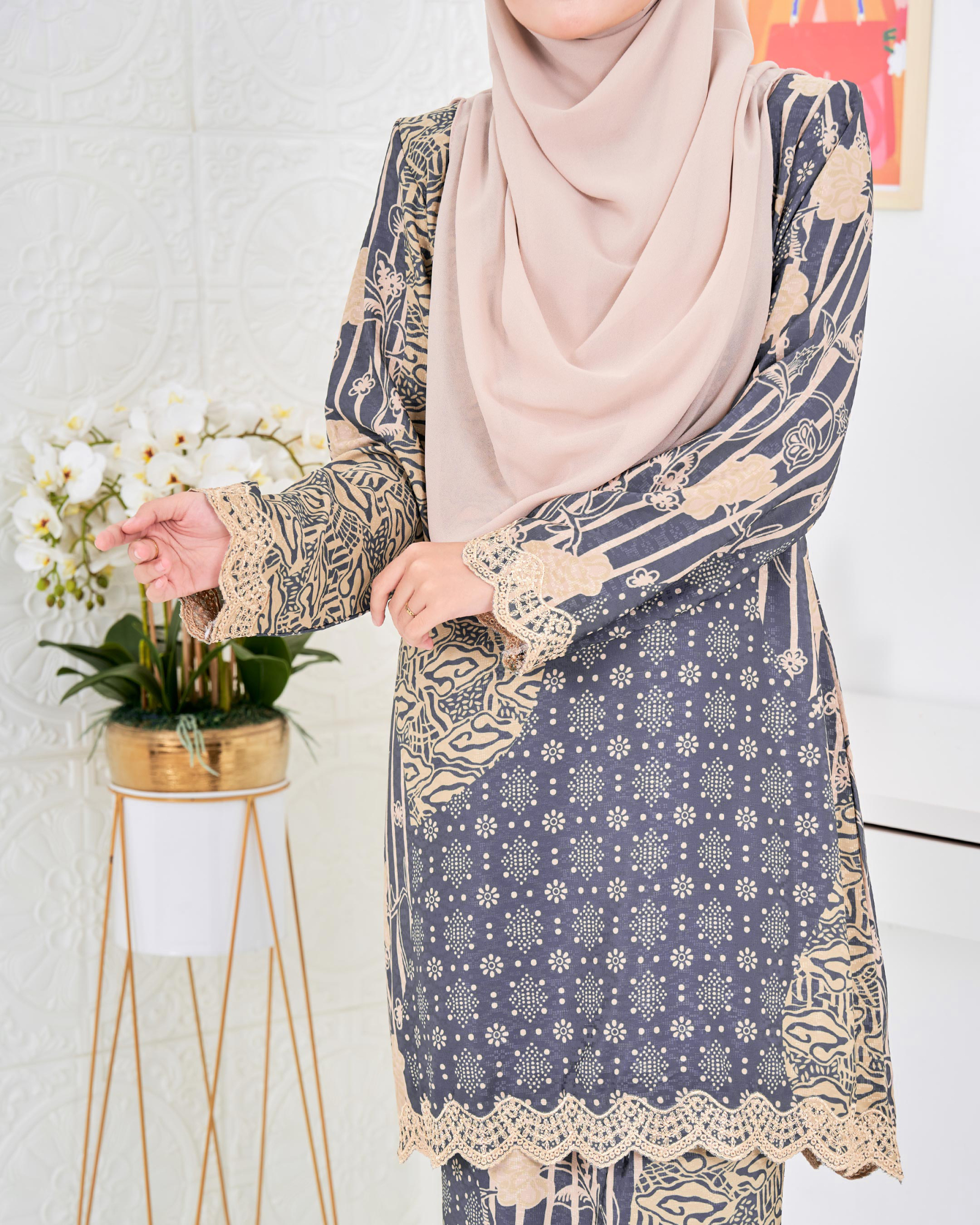 Baju Kurung Moden Batik Puteri Layla Laluna X MCC - Stonehenge