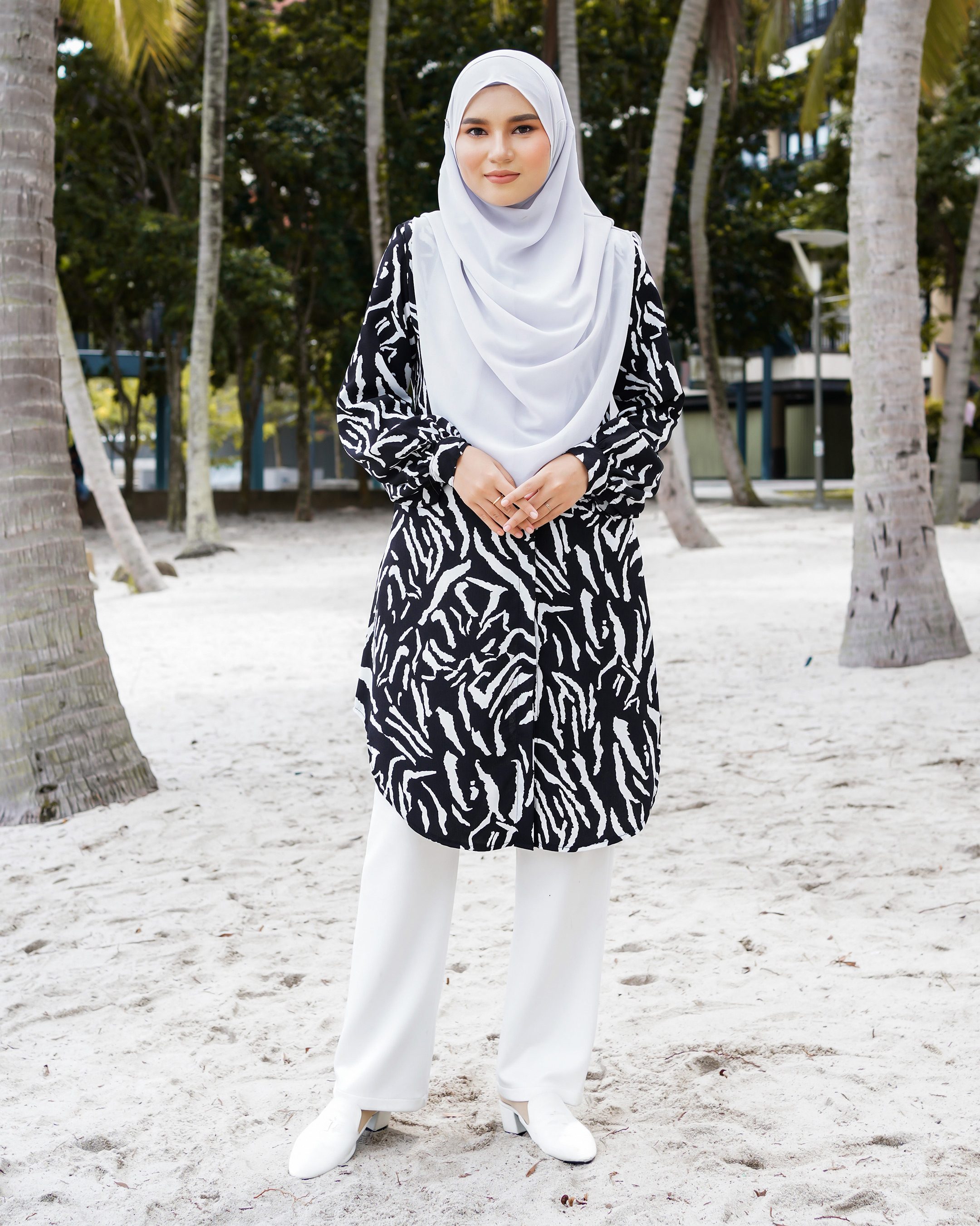 Blouse Nazuha - Blackie White