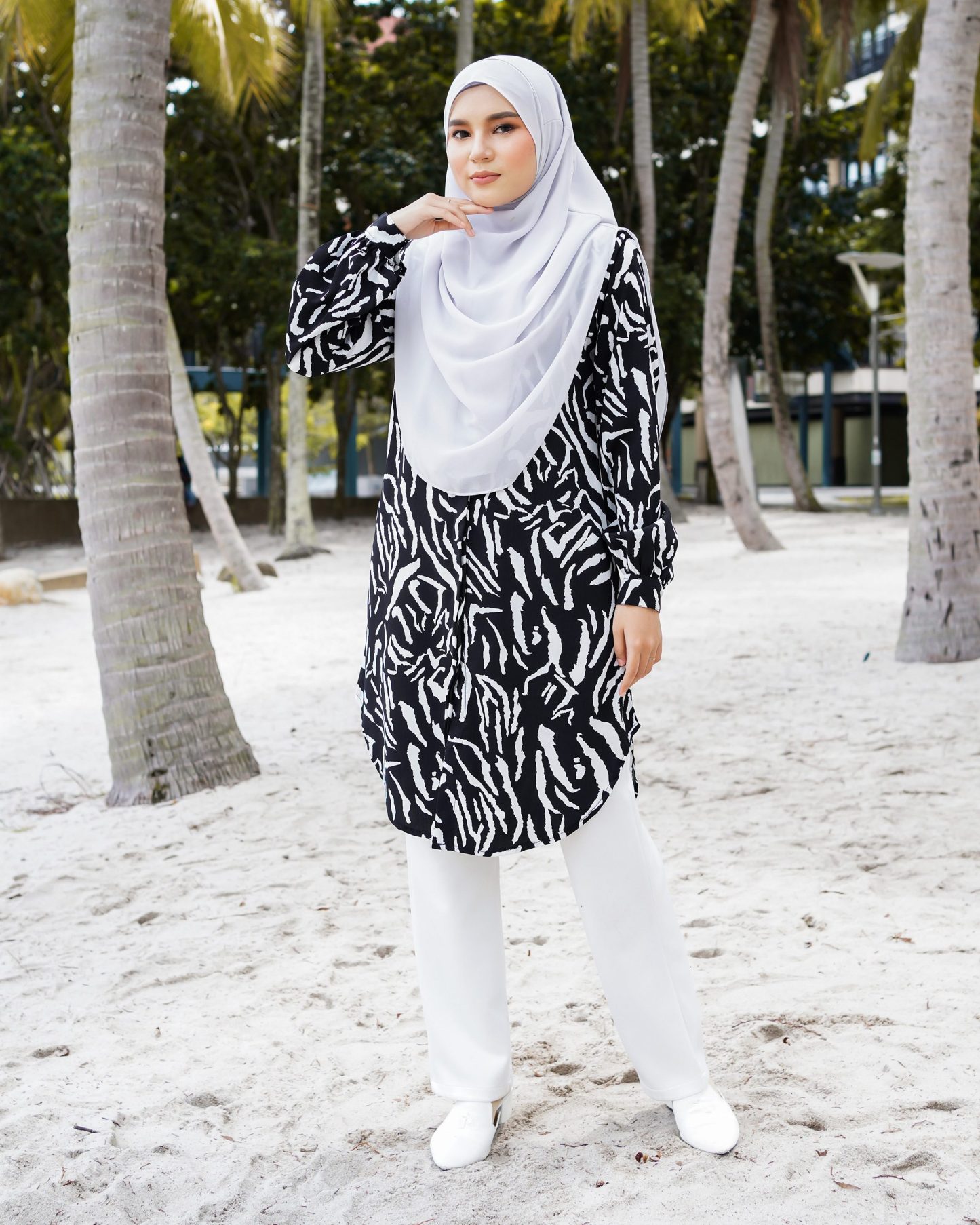 Blouse Nazuha - Blackie White