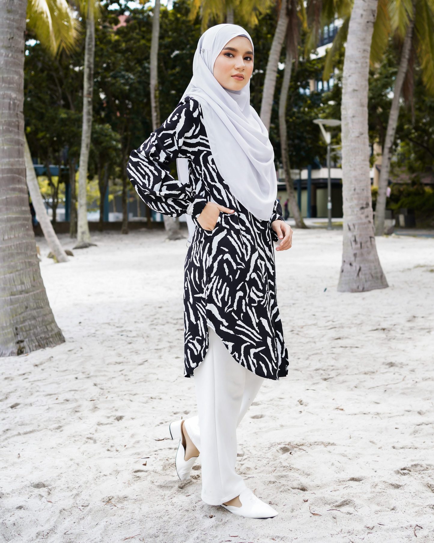 Blouse Nazuha - Blackie White