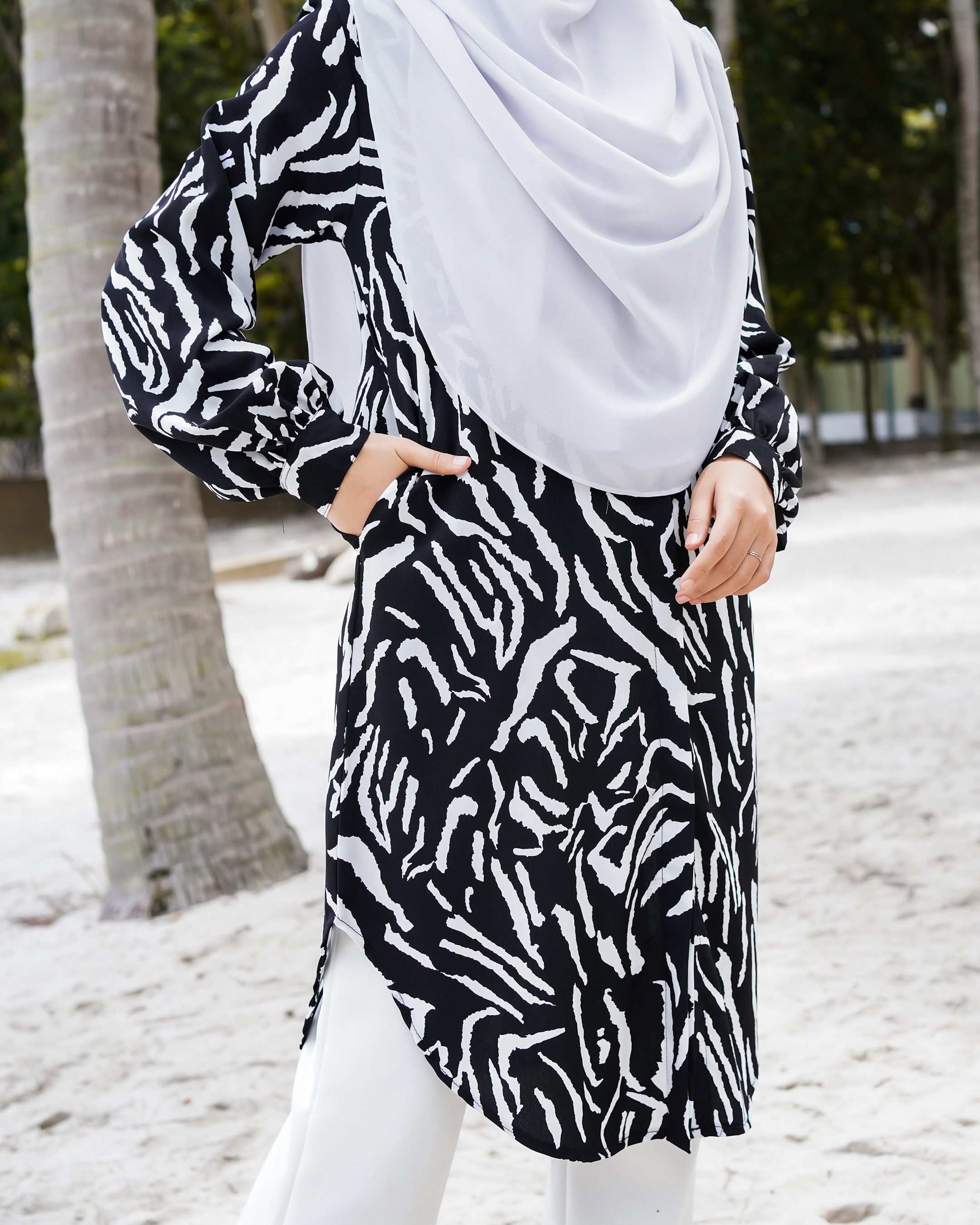 Blouse Nazuha - Blackie White