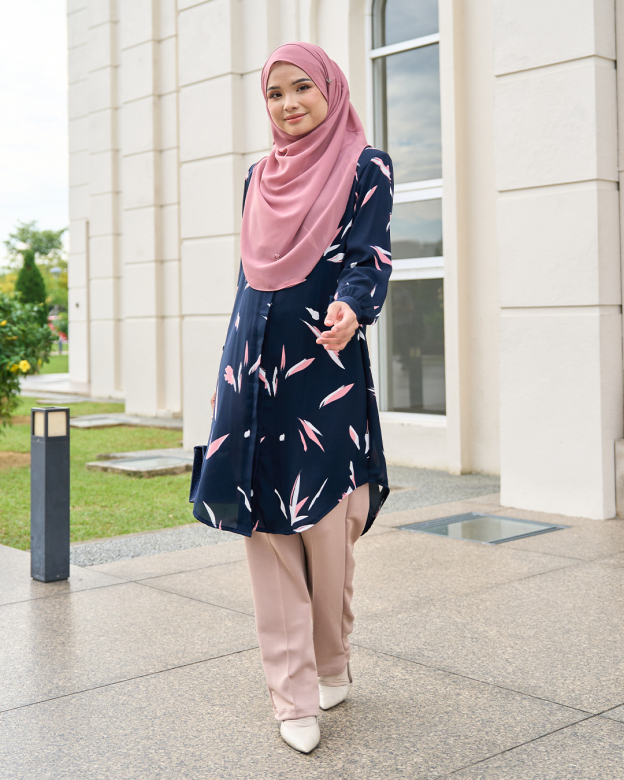 Blouse Nazuha – Utopia Navy Blue