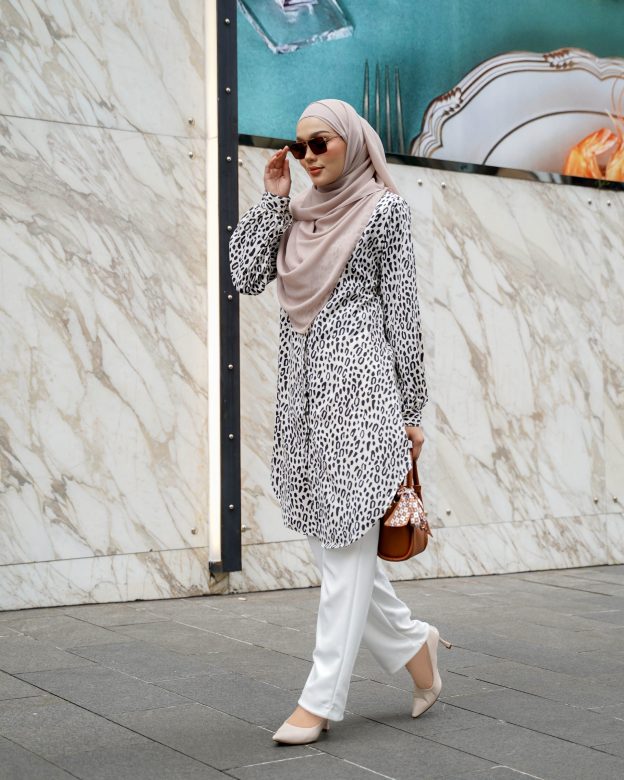 Blouse Nazuha - Whitey Cheeta