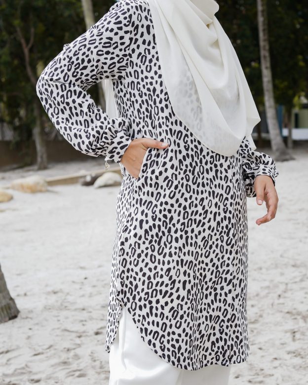 Blouse Nazuha - Whitey Cheeta