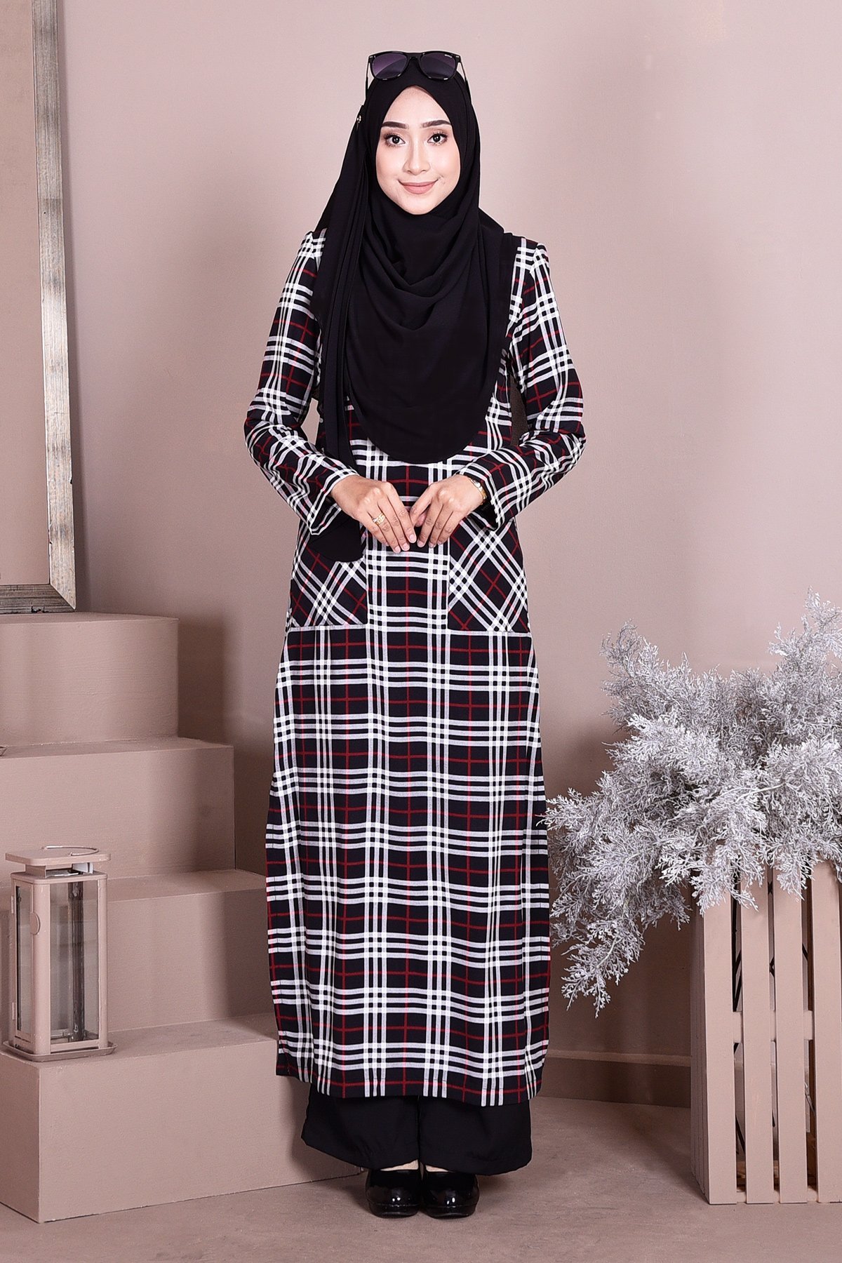 Dress Medi Long Slit Sandra - Chic Black