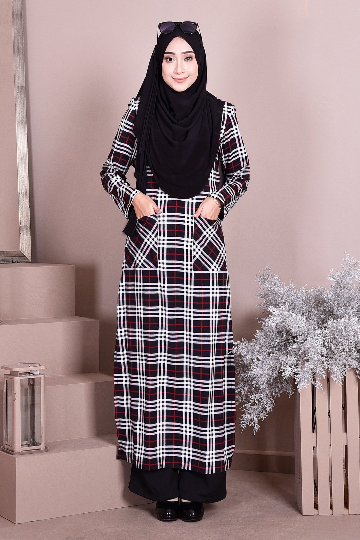 Dress Medi Long Slit Sandra - Chic Black