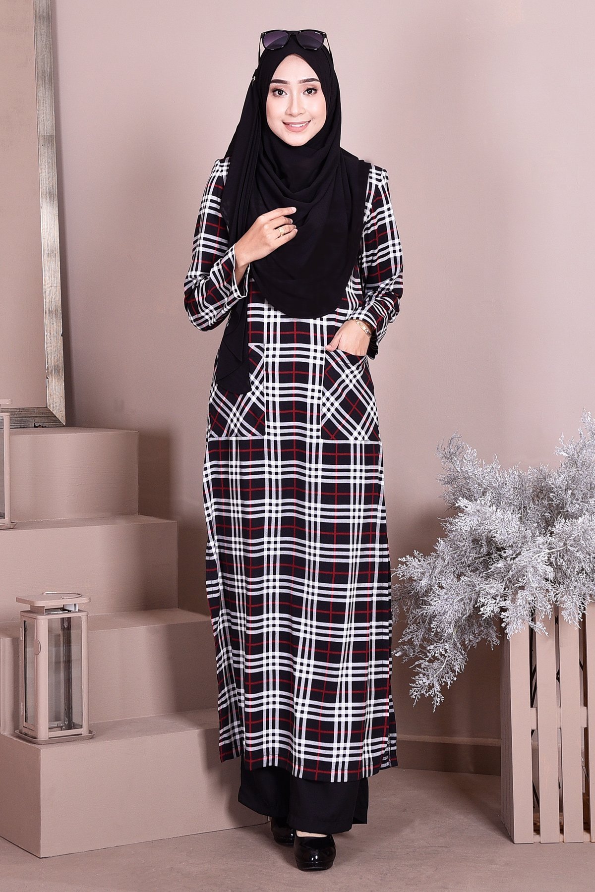 Dress Medi Long Slit Sandra - Chic Black